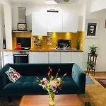 Beautiful And Bright Appartement In Montmartre