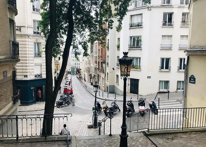 Beautiful And Bright Appartement In Montmartre