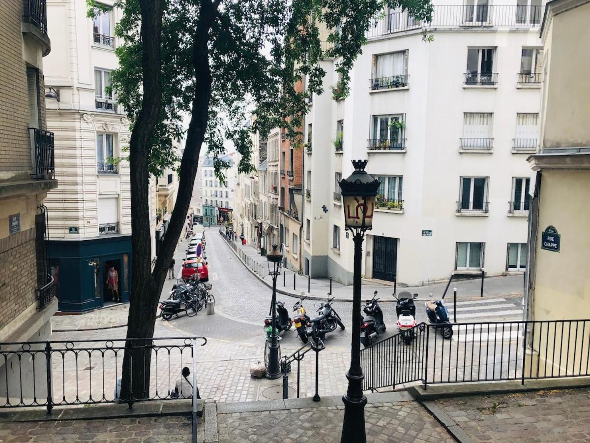 Beautiful And Bright In Montmartre Parijs